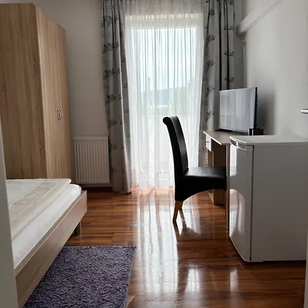 弗斯腾霍夫膳食公寓 3*