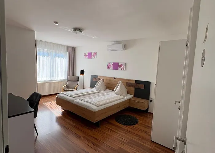 Fuerstenhof בית הארחה 3*